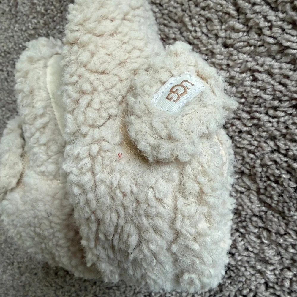 UGG Baby Bixbee Cream Sherpa faux fur Slip-Ons slippers crib shoes size 4/5